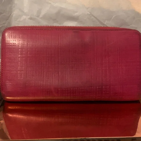 Loewe Raspberry Textured Zip Wallet - Picture 2 of 3